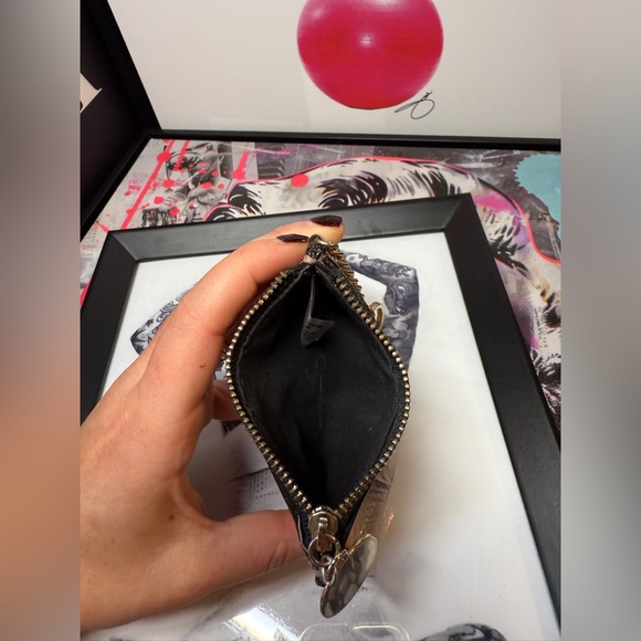 Victoria’s Secret Metallic Pink Card Holder - Picture 5 of 10